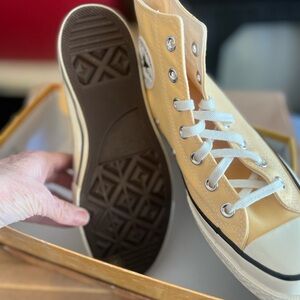 Sunny yellow converse NEW size 7.5 women's 5.5 men's